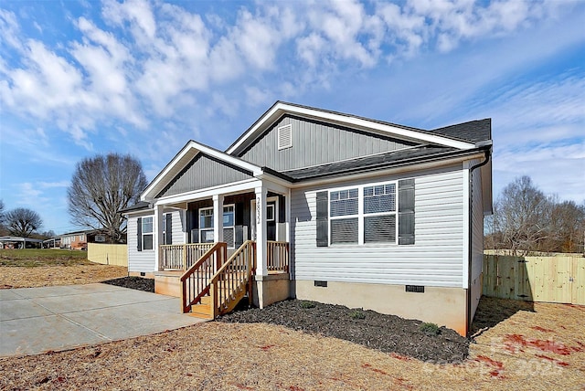 view of front of property featuring covered porch