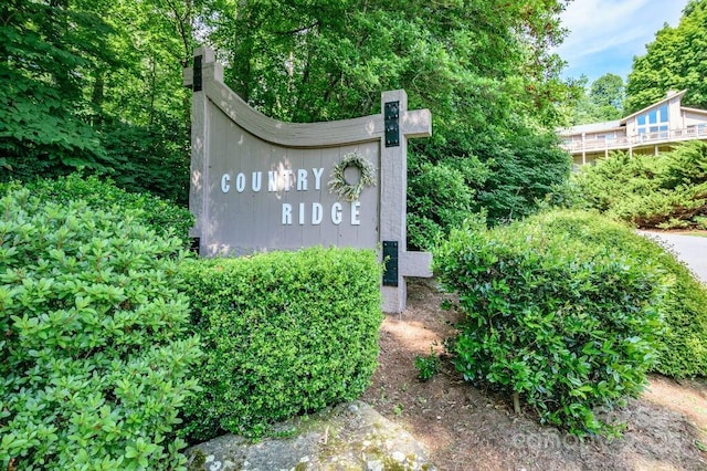 view of community / neighborhood sign