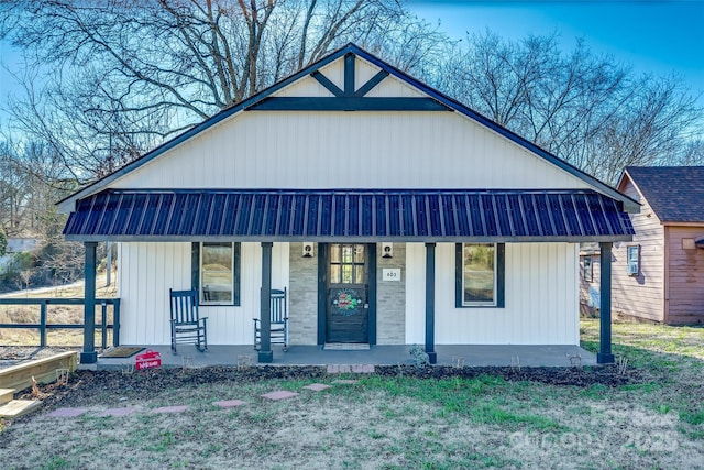 view of front of home featuring a porch