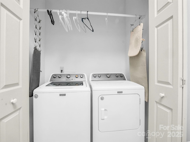 washroom featuring washing machine and clothes dryer