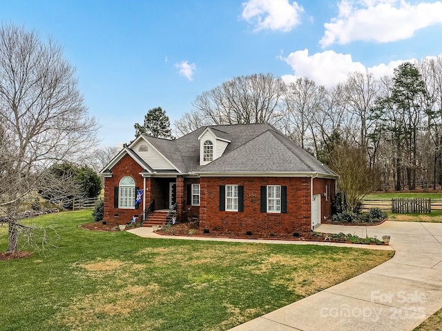 view of front of home featuring a front lawn