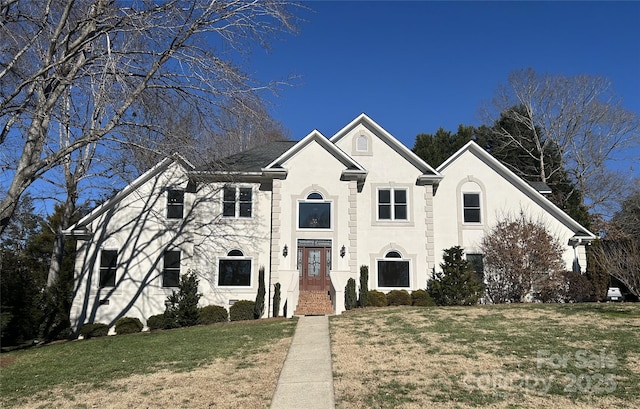 view of front of home featuring a front yard