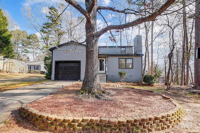 view of front facade featuring a garage