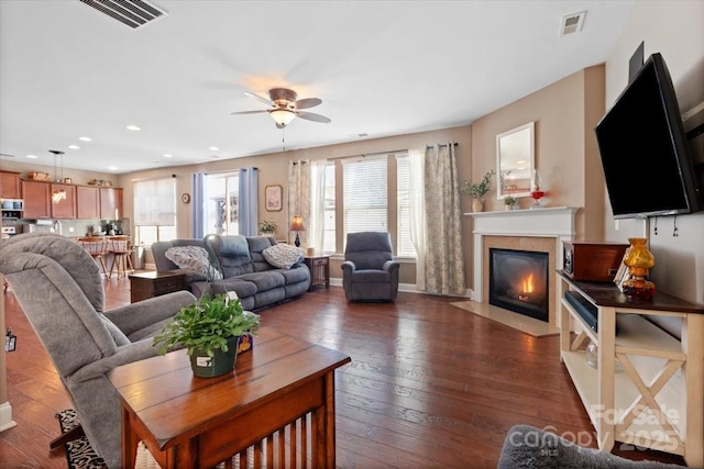 living room with dark wood-type flooring and ceiling fan