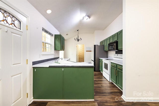 kitchen featuring a chandelier, green cabinets, sink, electric range, and lofted ceiling