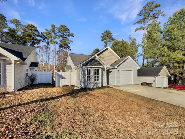 view of front facade with a garage