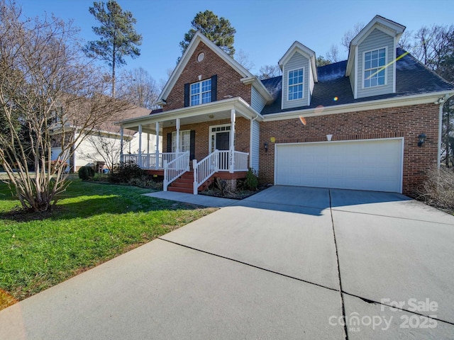 view of front of property featuring covered porch and a front lawn