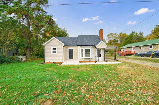 view of front of home with a front lawn