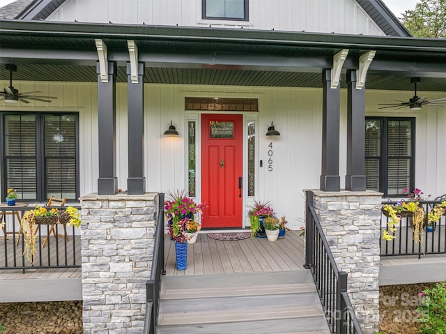 view of exterior entry featuring covered porch and ceiling fan