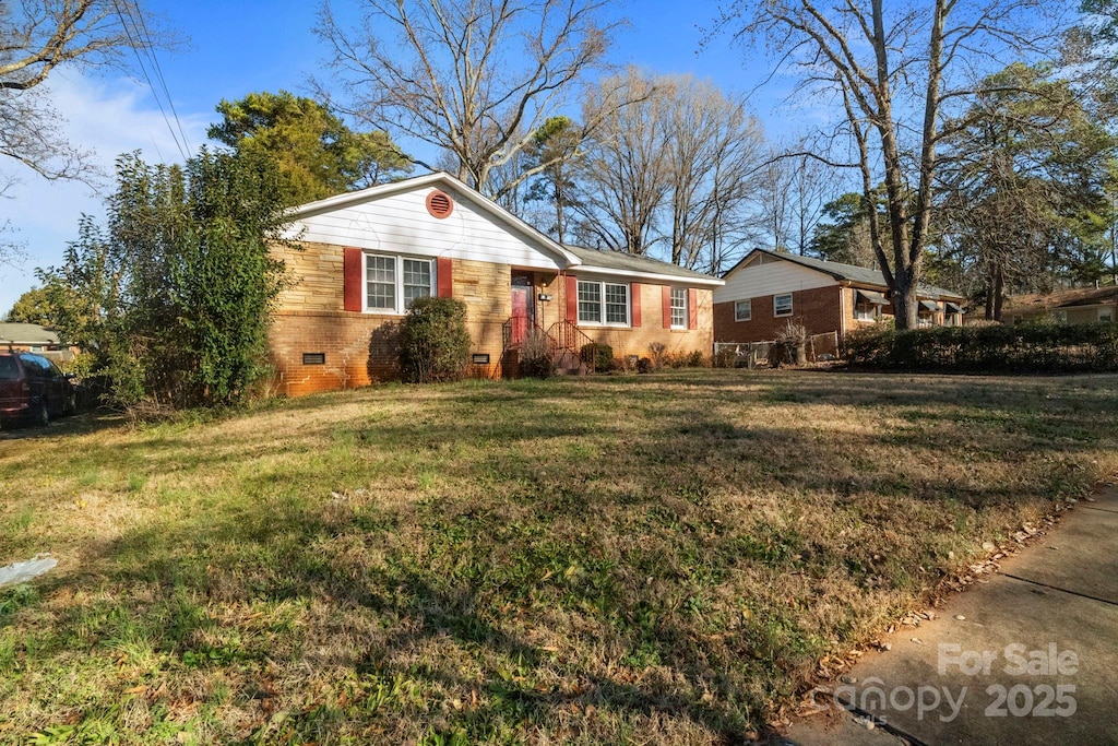 single story home with a front yard