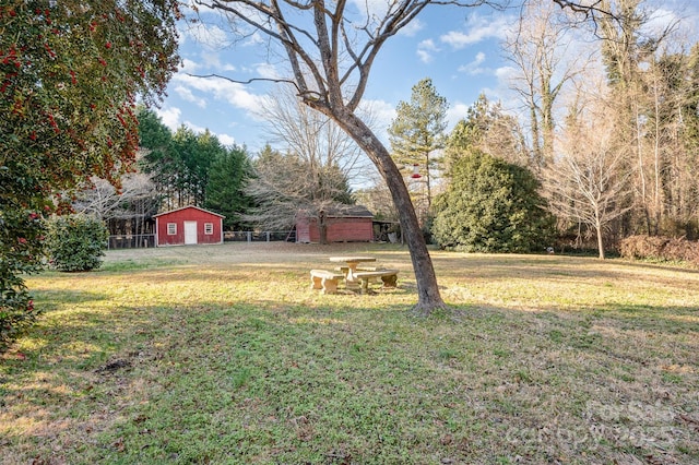 view of yard with a shed