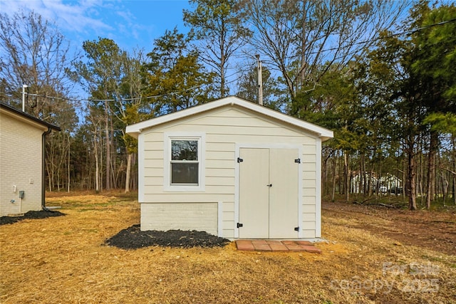 view of outdoor structure featuring a yard