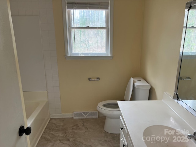 full bath featuring visible vents, toilet, vanity, and baseboards