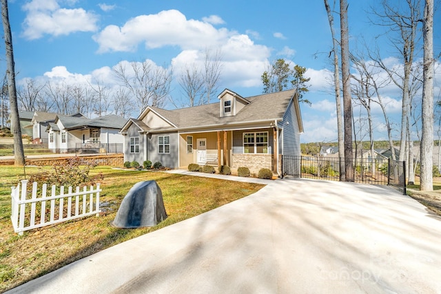 view of front of home featuring covered porch and a front lawn