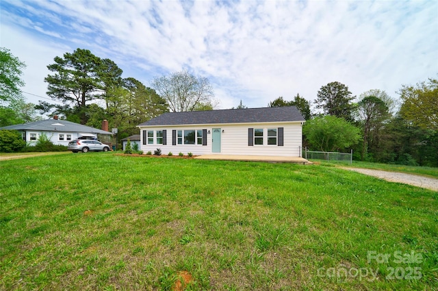 single story home featuring a front yard