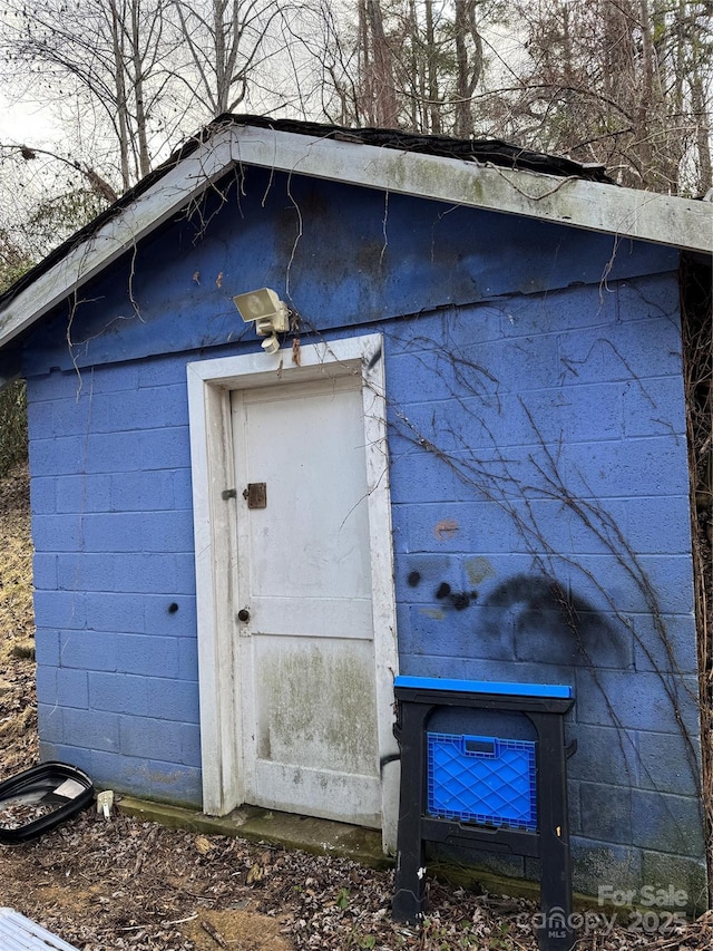 view of outbuilding