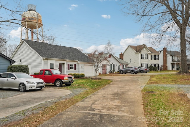 view of front of property with a front yard