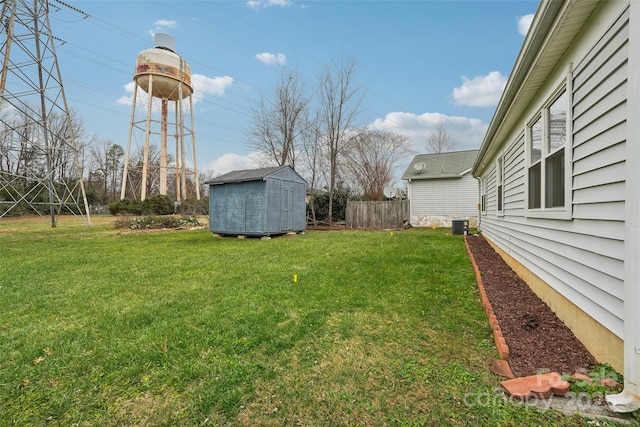 view of yard featuring a storage unit