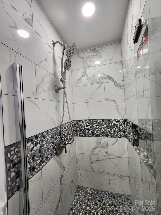 bathroom featuring a tile shower