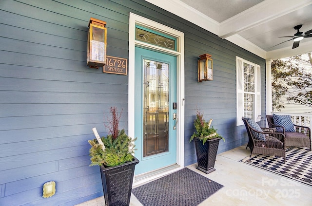 view of exterior entry featuring covered porch and ceiling fan