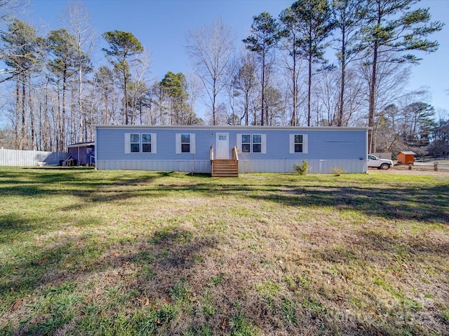 view of front facade featuring a front lawn