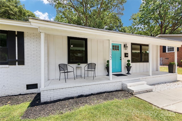 entrance to property featuring covered porch