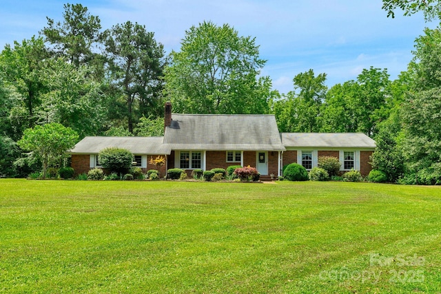 single story home featuring a front yard