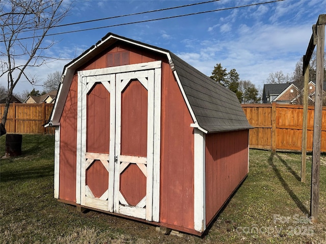 view of outdoor structure featuring a yard