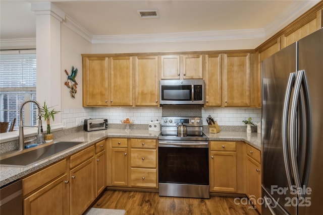 kitchen featuring dark hardwood / wood-style flooring, stainless steel appliances, tasteful backsplash, sink, and ornamental molding