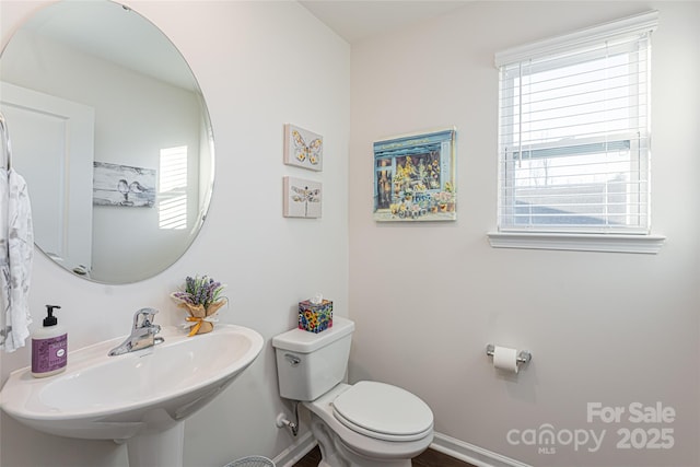 bathroom featuring toilet and sink