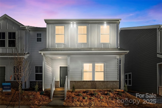 view of front of property featuring a porch