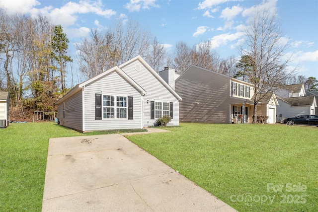 view of front of home with a front lawn