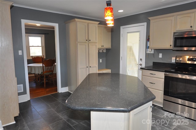 kitchen featuring a center island, hanging light fixtures, crown molding, cream cabinetry, and appliances with stainless steel finishes