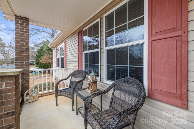 balcony featuring covered porch