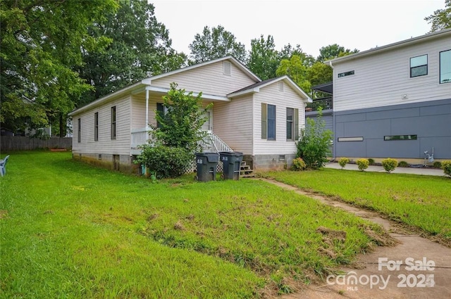 exterior space featuring a front yard