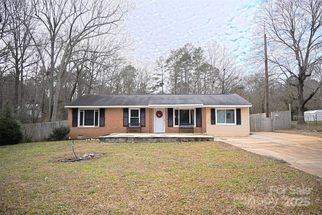 ranch-style house featuring a porch and a front yard