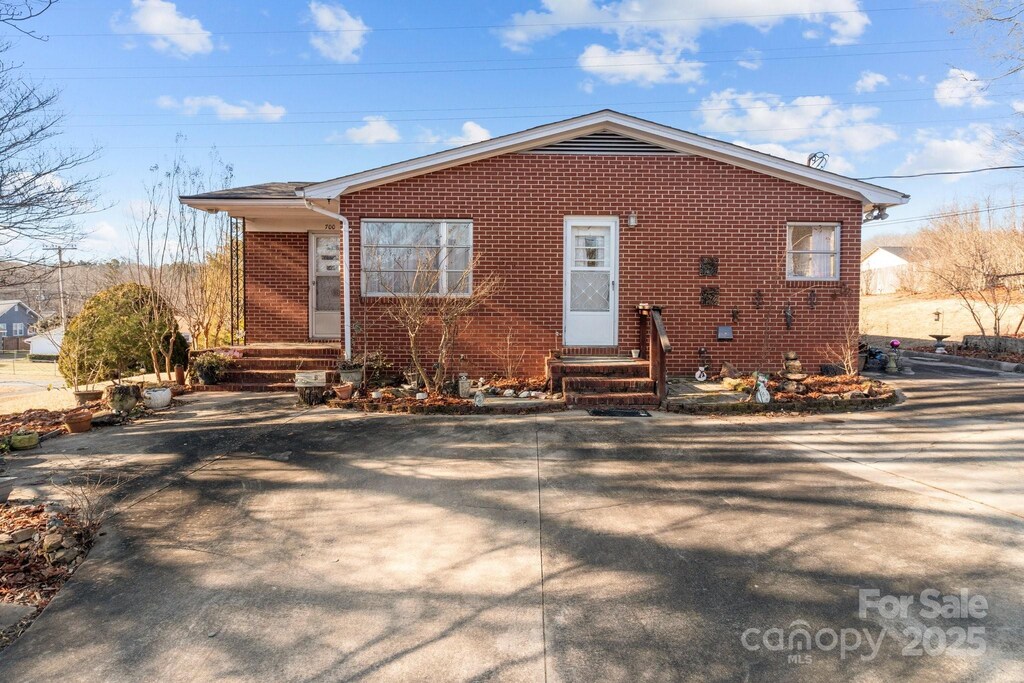 700 Snuggs St, Albemarle, NC 28001 - view of front of property