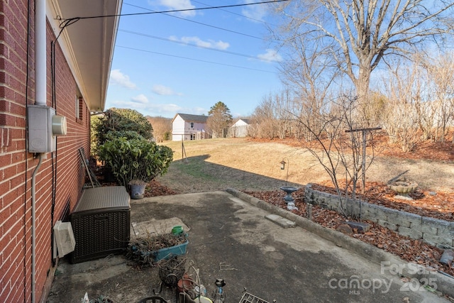 view of yard with a patio area