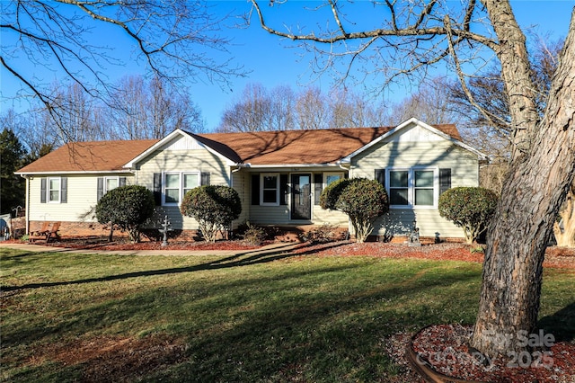 ranch-style home featuring a front lawn