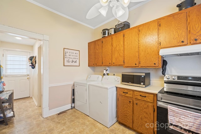 laundry area featuring washer and clothes dryer, crown molding, and ceiling fan