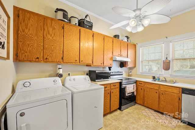 washroom with crown molding, sink, ceiling fan, and independent washer and dryer