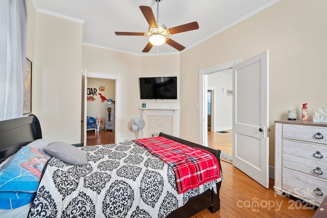 bedroom featuring hardwood / wood-style flooring, ceiling fan, and crown molding