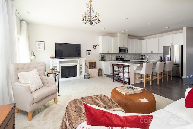 living room featuring an inviting chandelier and sink