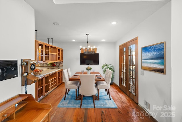 dining room featuring a chandelier, recessed lighting, visible vents, and wood finished floors