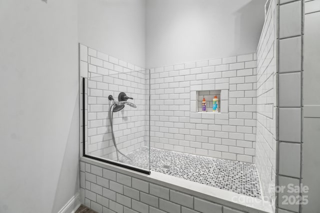 bathroom featuring tiled shower