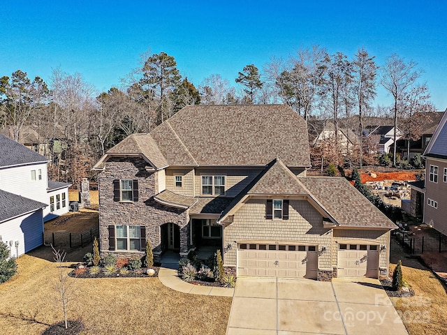 view of front of property featuring a front lawn