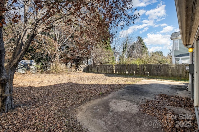 view of yard with a patio area