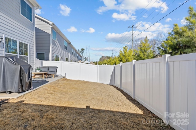 view of yard featuring a patio