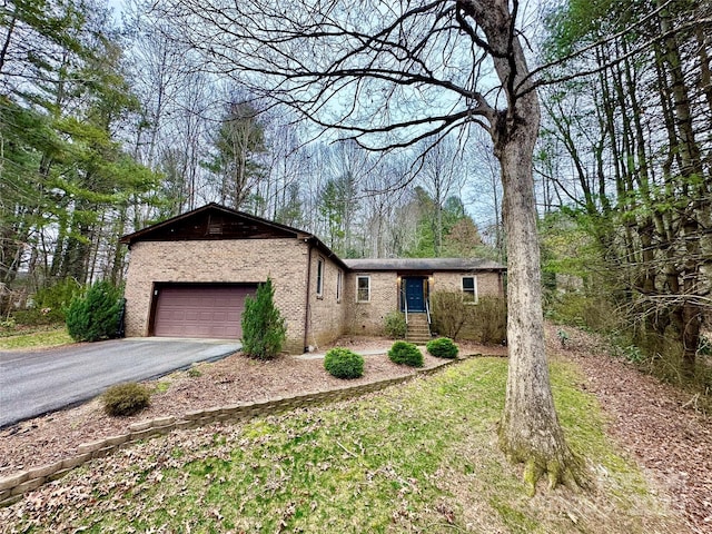 view of front facade featuring a garage