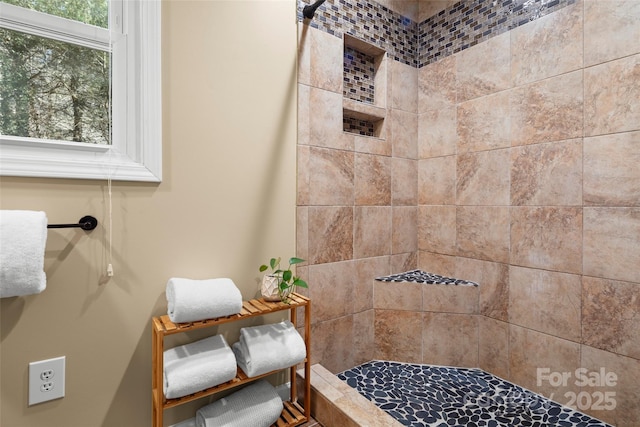 bathroom featuring a tile shower